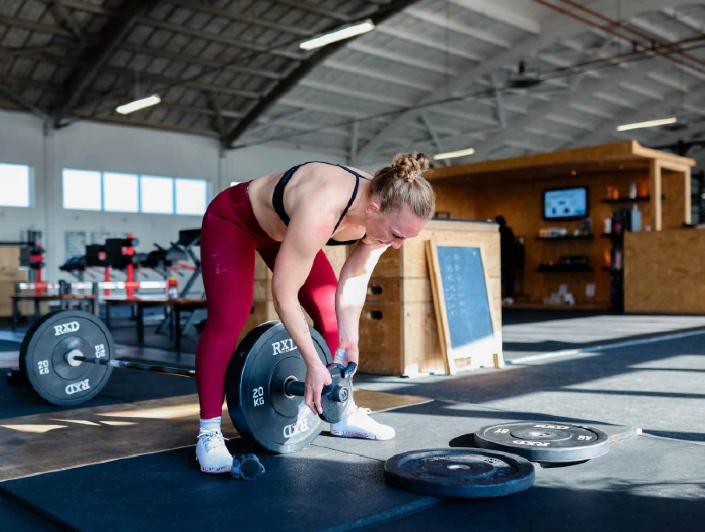 CroffFit, woman loading a bar